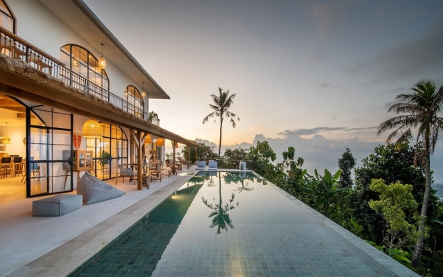 NEW ! Stunning 4BR Jungle View Villa in Lovina