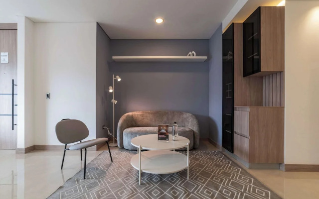 w Elegant 3BR w Outdoor Balcony
