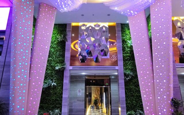 Holiday Villa Hotel & Residence