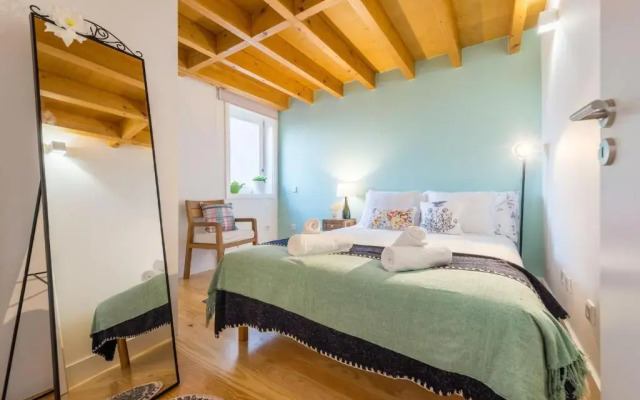 Home in Porto - Cozy 2BR Duplex by LovelyStay