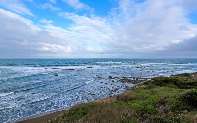 Clarion Inn Surfrider Resort