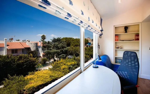 South Blue Tranquil Villa