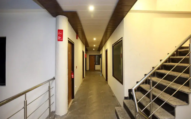 OYO 9822 Hotel Seven