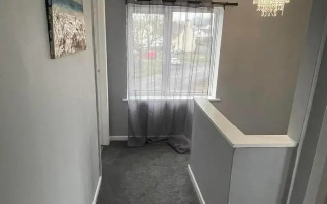 Remarkable 3-bed Apartment in Newport