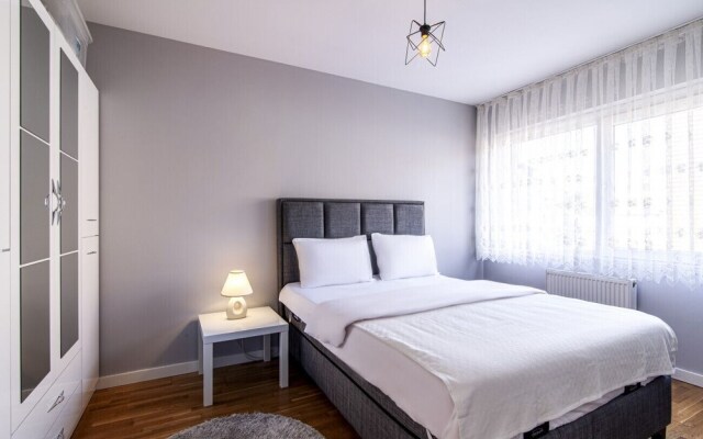 Sleek and Central Flat With Shared Pool in Sisli