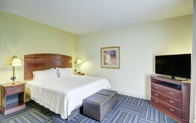 Hampton Inn & Suites Alexandria