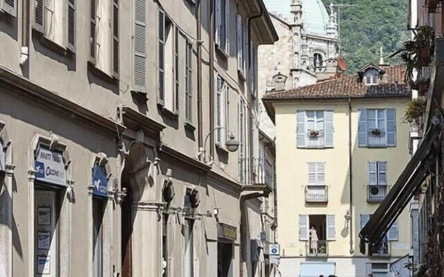 JOIVY Charming Apt Centre of Como