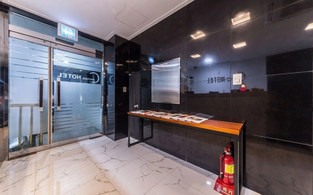 Guri C Hotel