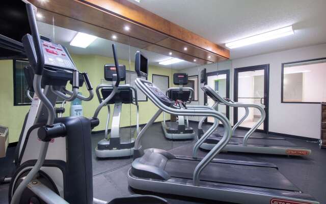 La Quinta Inn & Suites by Wyndham Erie