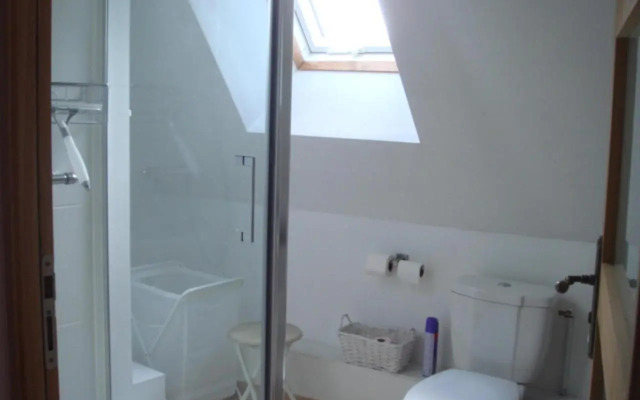 Captivating 2-Bed House with log burner in Kerien