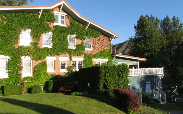 Warm Springs Inn & Winery