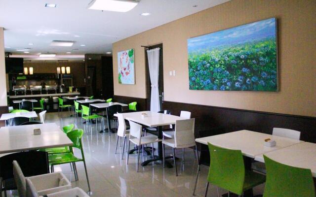 ZEN Rooms Slipi