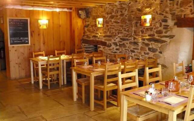 L'Auberge Aux Creux Des Pierres