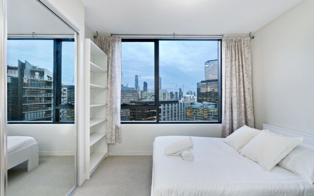 MIRANDA, 1BDR Docklands Apartment