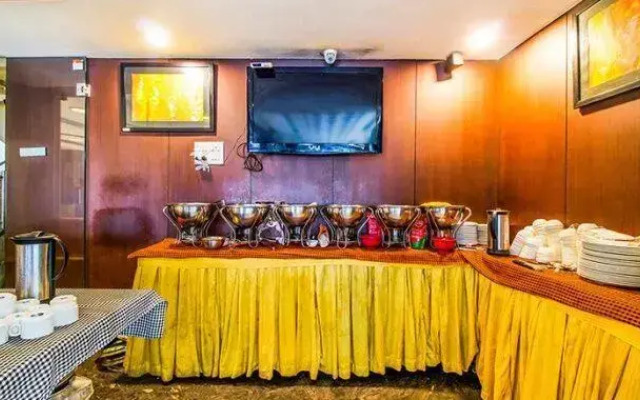 Treebo Trend Loharkar's Family Hotel