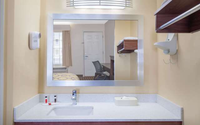 Baymont by Wyndham Greenwood