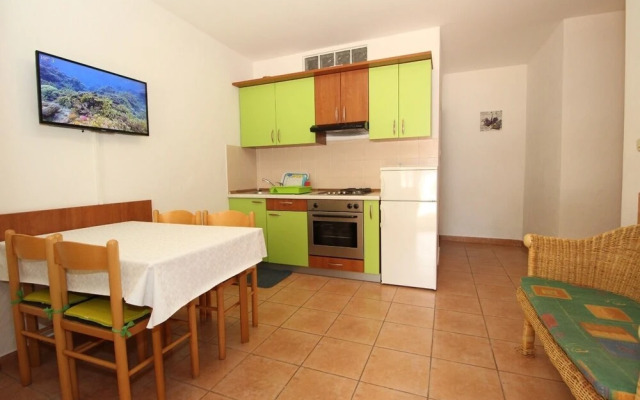 UGA - Perfect Location - A1-marin