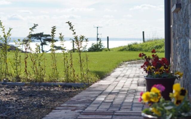 Holiday Home Cae Cwpwl
