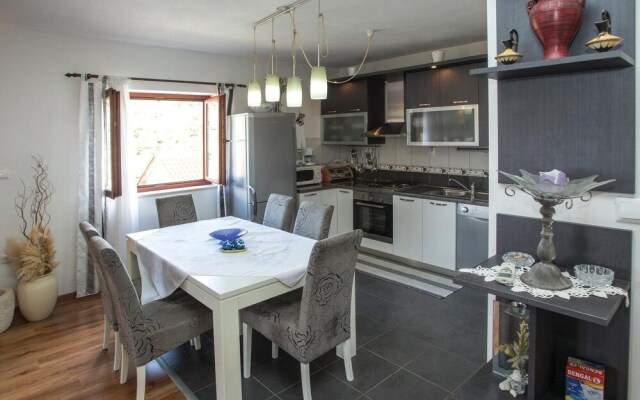 Amazing Apartment in Splitska With 2 Bedrooms and Wifi