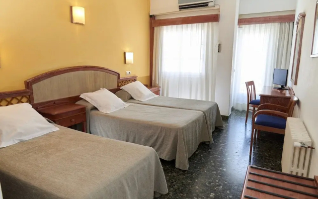 Hostal Illes Pitiüses