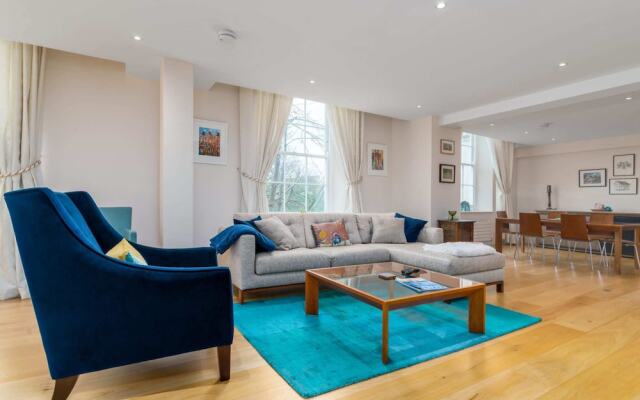 Spacious Apartment in Clapham Town by Guestready