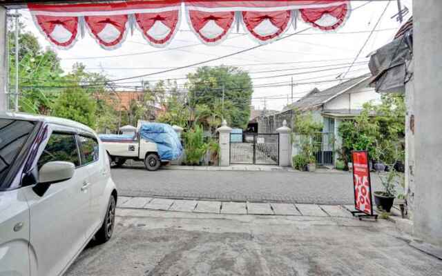 OYO 90477 Kedung Anyar Residence