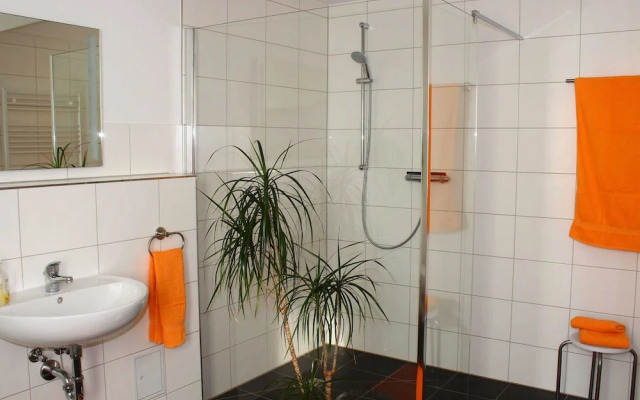Apartment in Weibig With Garden