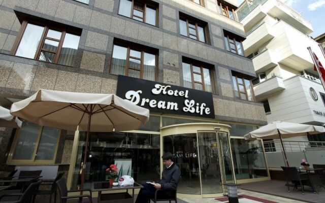 Dreamlife Hotel