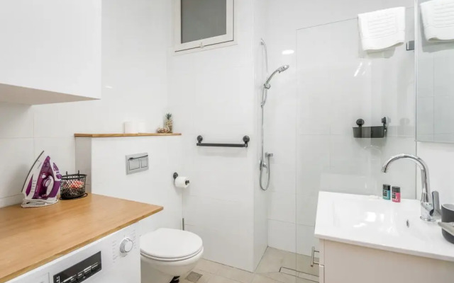 Stylish one BDR with balcony