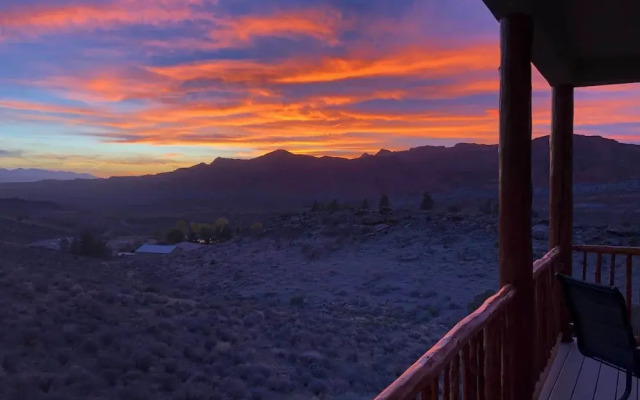 Stunning Adobe Home Overlooking Silver Reef