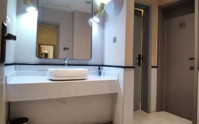 Chenyi Yijing Hotel (Yulin Railway Station Wenhua Road Branch) – Bathroom – Yulin
