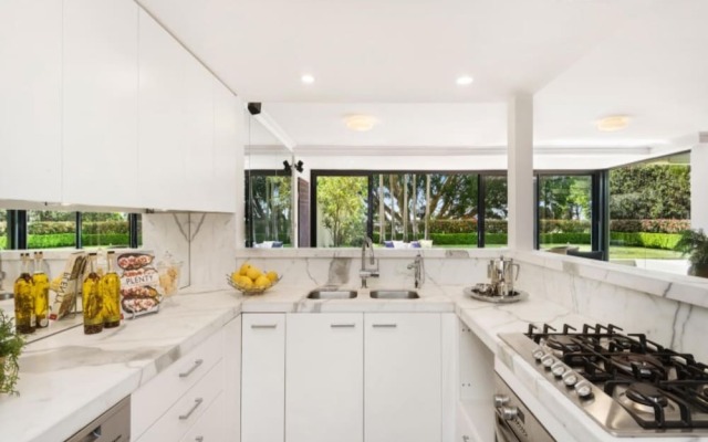 BELLEVUE GARDEN OASIS-hosted by L'Abode