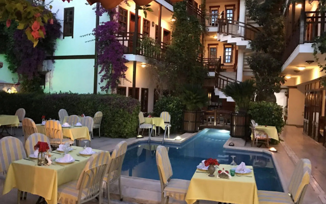 Hotel Karyatit Kaleiçi