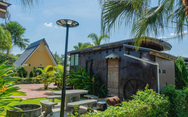 Apinya Resort Bangsarey