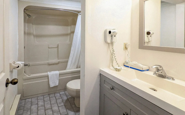 First Canada Inn Cornwall