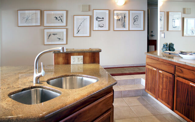 Polo Beach Club Vacation Rentals - APlus Resorts