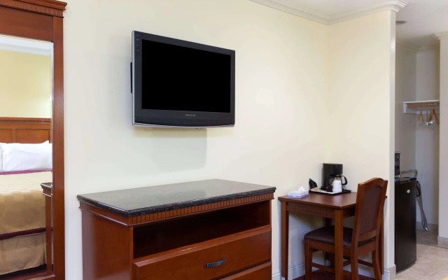 Travelodge by Wyndham Brea