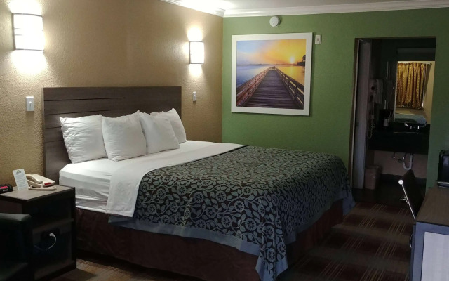 Days Inn by Wyndham Houston East