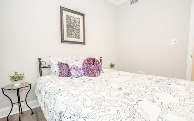 Exquisite Home Near Streetcar & French Quarter!