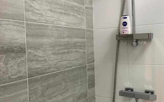 Serviced Apartment Bristol One-Bedroom Southmead Hospital MOD Airbus