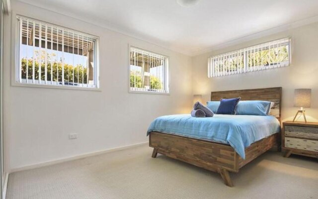 Open and Airy Entertaining Areas 2 Minutes Walk to Beach and Cycle Path