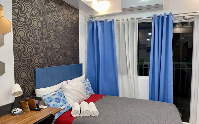 Condo Unit With Balcony in Manila
