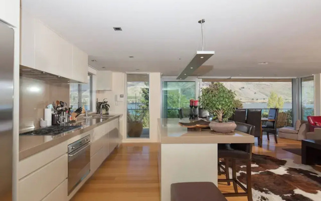 Lakeside Rd - Lake Views - Sleeps 10