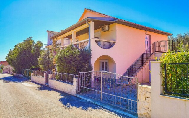 Amazing Home in Okrug Gornji With Wifi and 4 Bedrooms