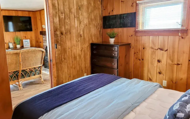 Winni Lakefront Cabin