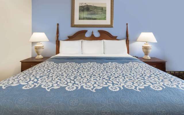 Days Inn by Wyndham Plymouth