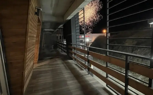 Walk to Ski Lift-1br-studio-balcony-parking