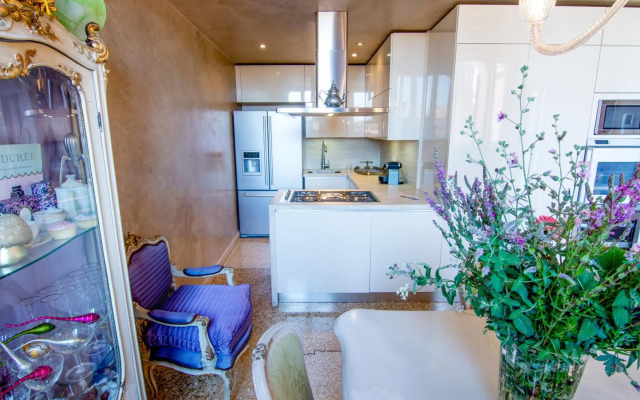 Opera Luxury Apartment