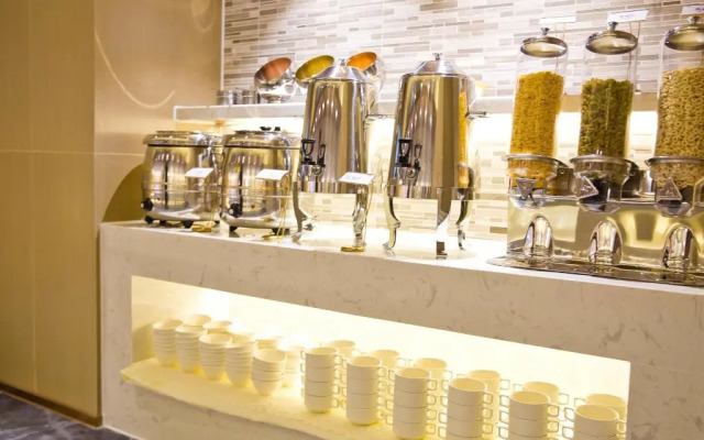 Lavande Hotel (Shenzhen Dongmen Shuibei Cuizhu Subway Station)