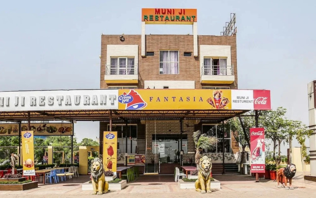 Muni ji Restaurant & Hotel by OYO Rooms